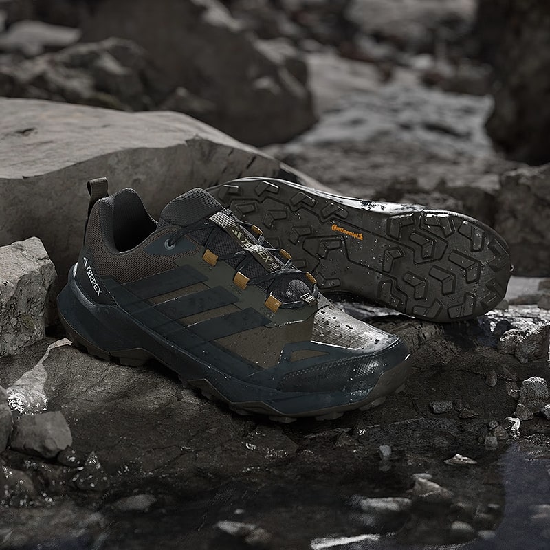 <center><b><br>adidas</center></b></br>