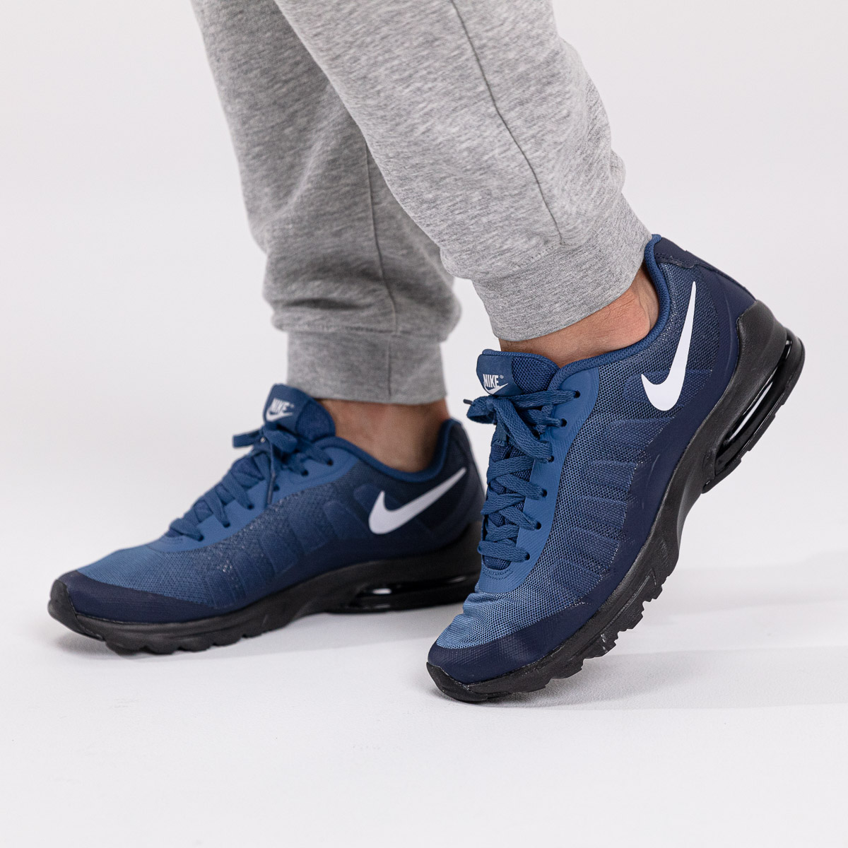 Nike air max invigor sport vision top