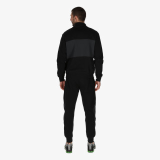 Nike Essential 