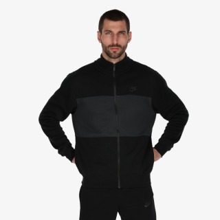 Nike Essential 