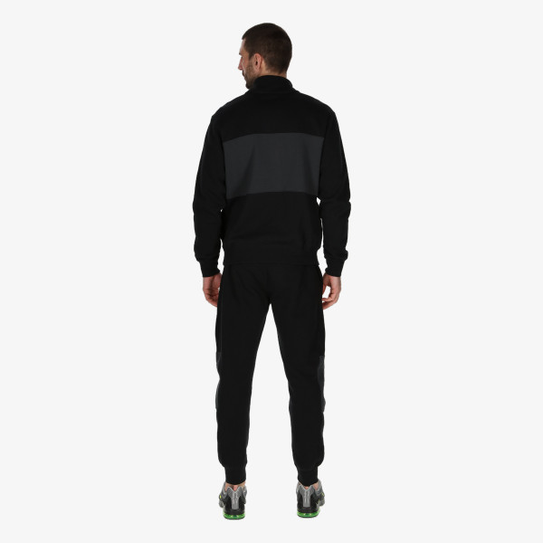 Nike Essential 
