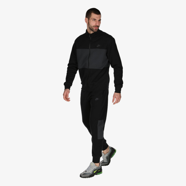 Nike Essential 