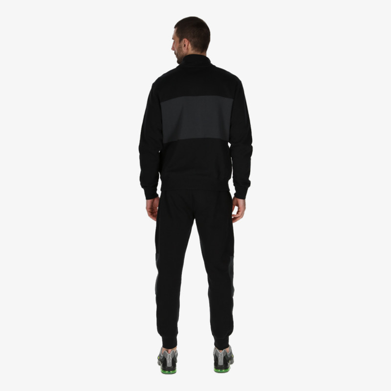 Nike Essential 
