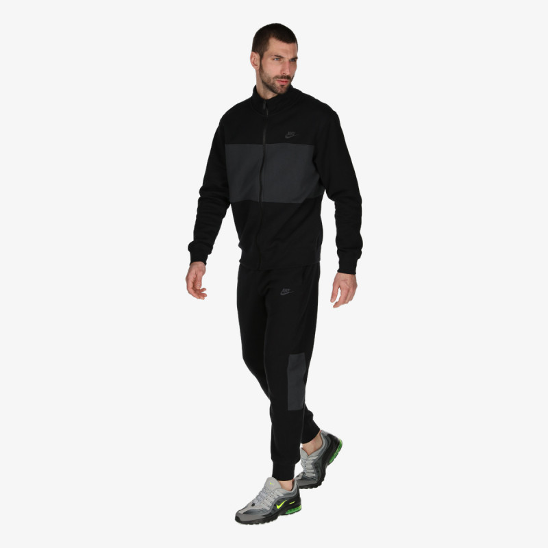 Nike Essential 
