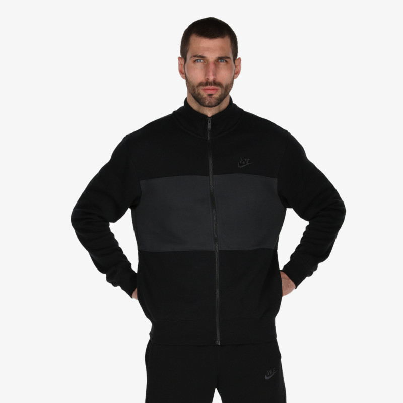 Nike Essential 