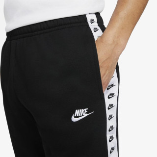 Nike Essential 