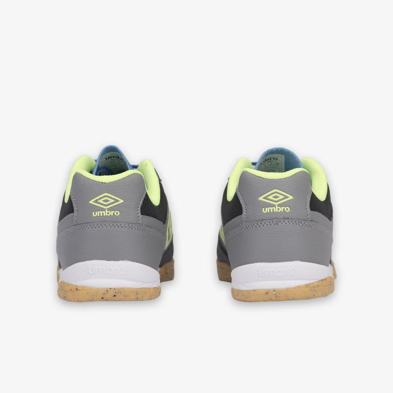 Umbro PIVOT IC 